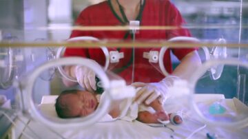 premature-baby-incubator-tending-heartbeat